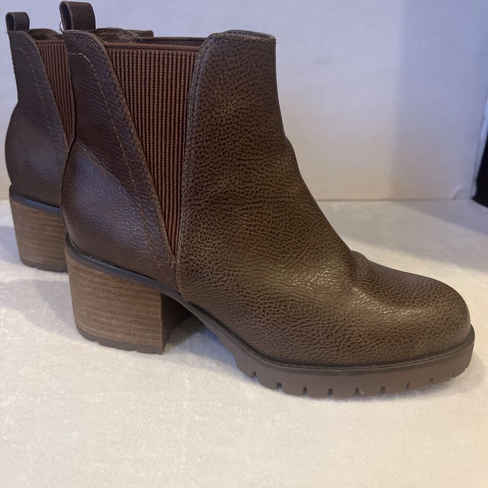 Mia Women Colten Pebbled Faux Leather Ankle Chelsea platform Boots Shoes sz 7.5